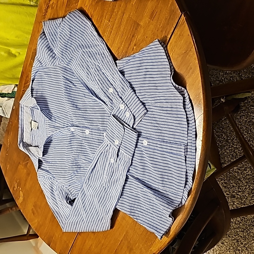 𝅺H&M Stretchy Button down Top